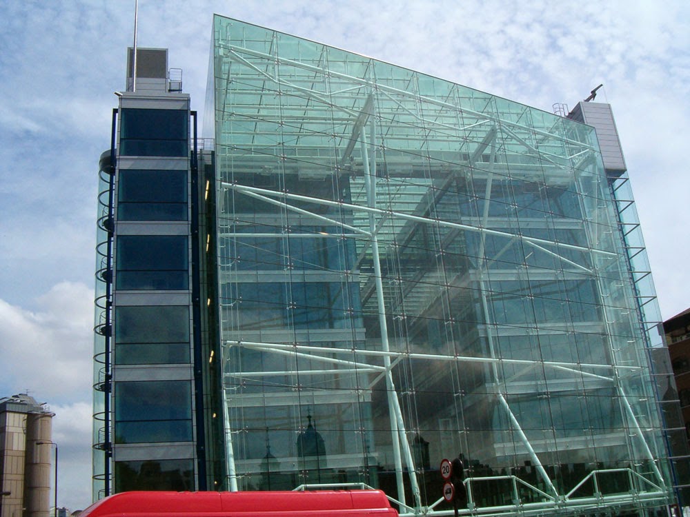 Glass Building[Engineersdaily.com]